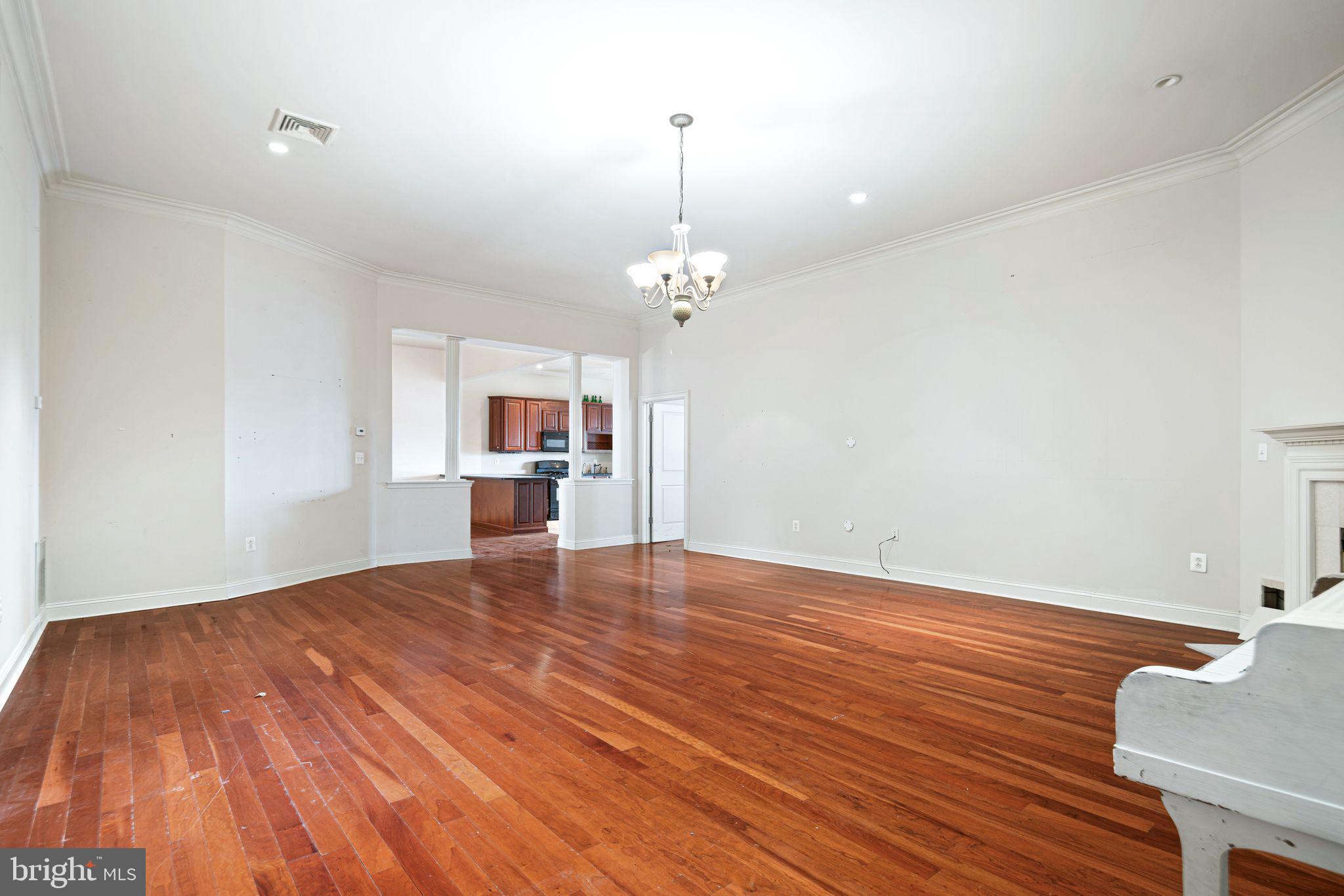 LOWER MOYAMENSING - Commercial Sale