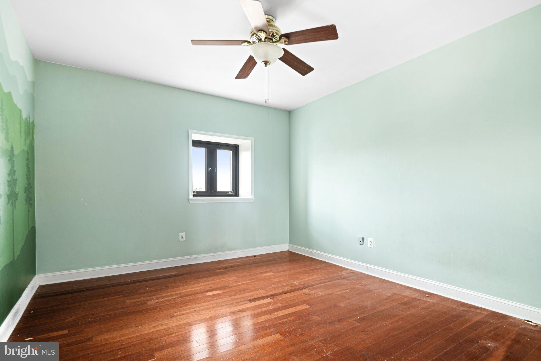 LOWER MOYAMENSING - Commercial Sale