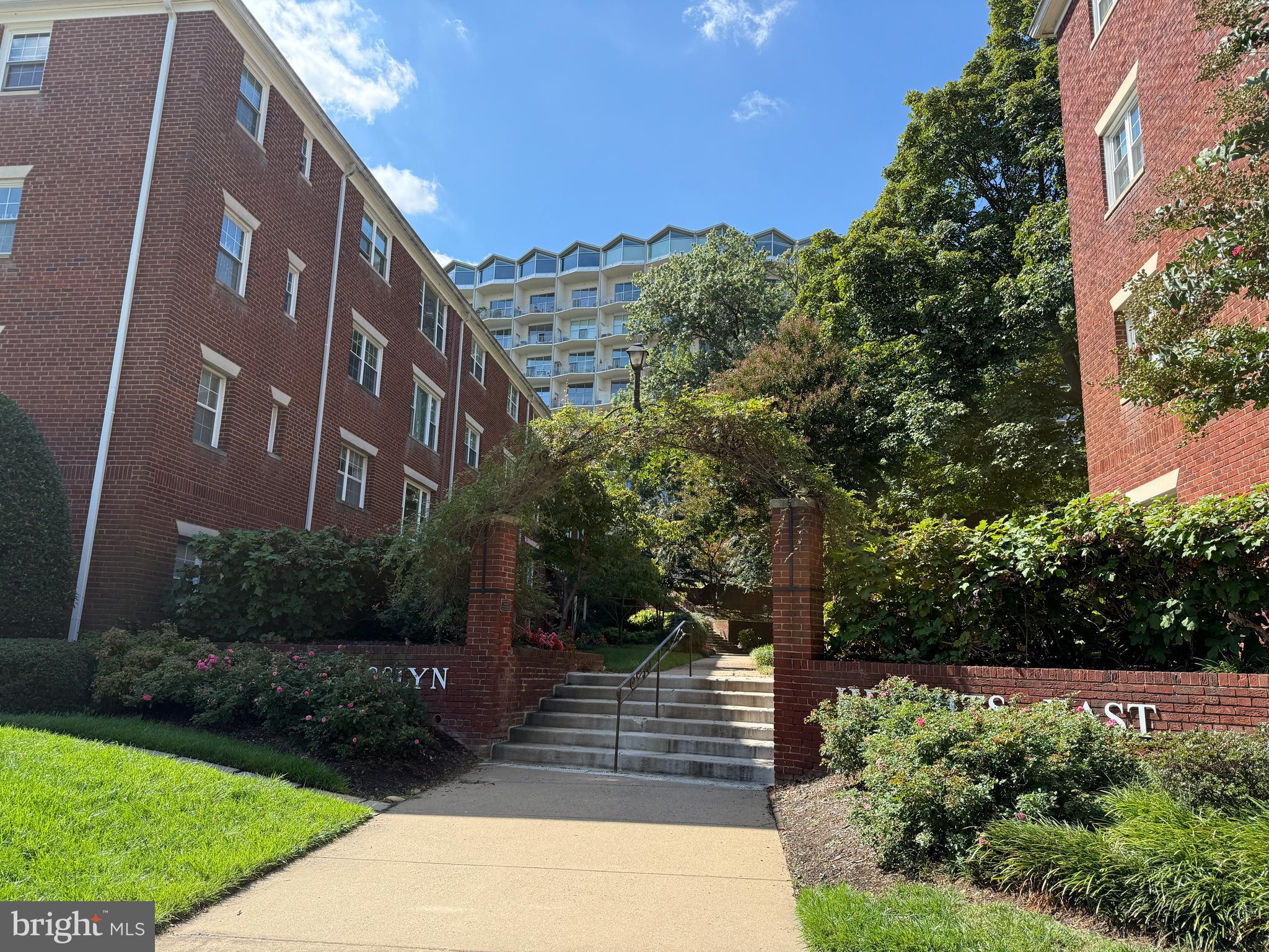 ROSSLYN - Residential Lease