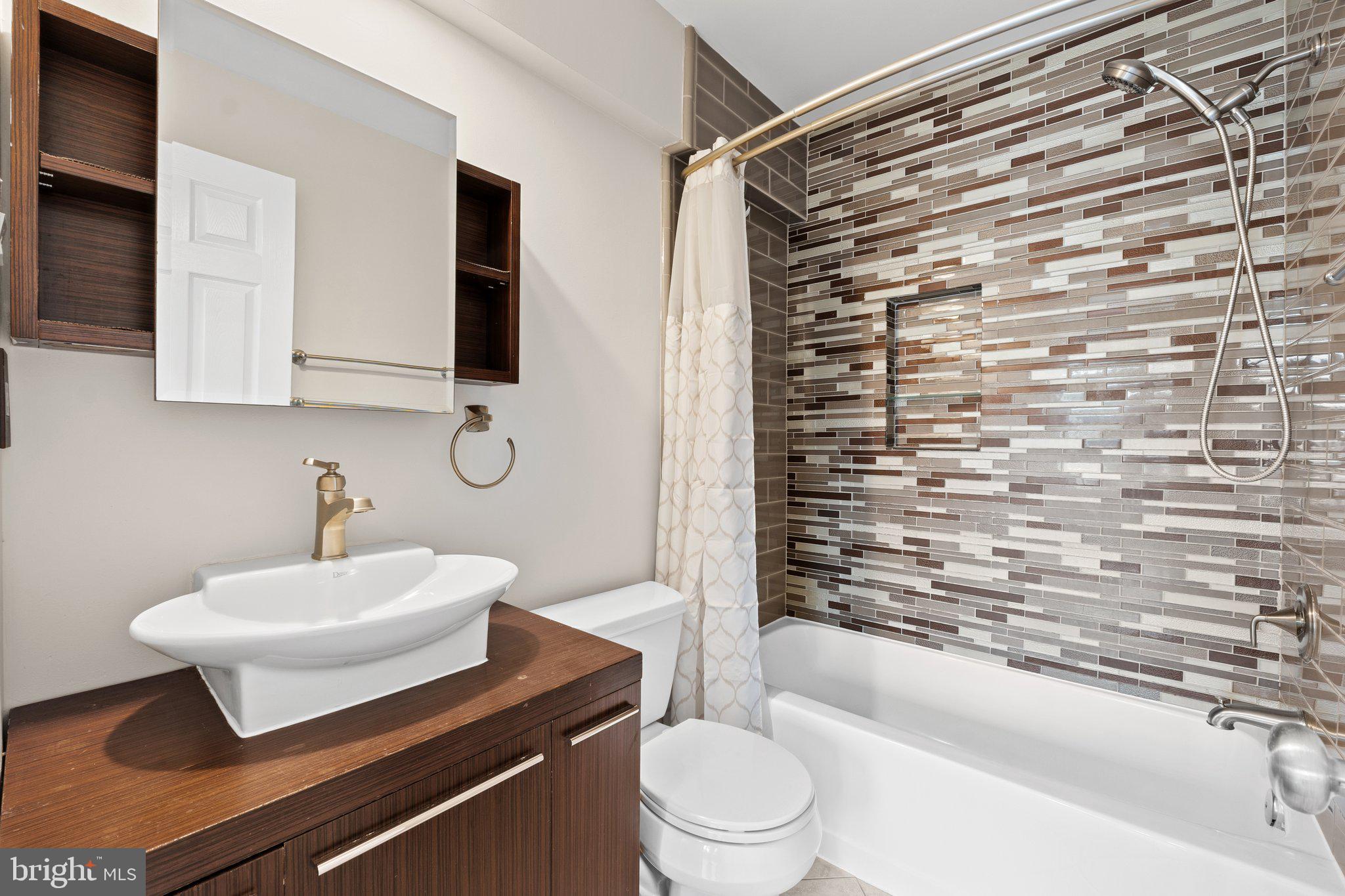 ROBIN MEADOWS - Residential Lease