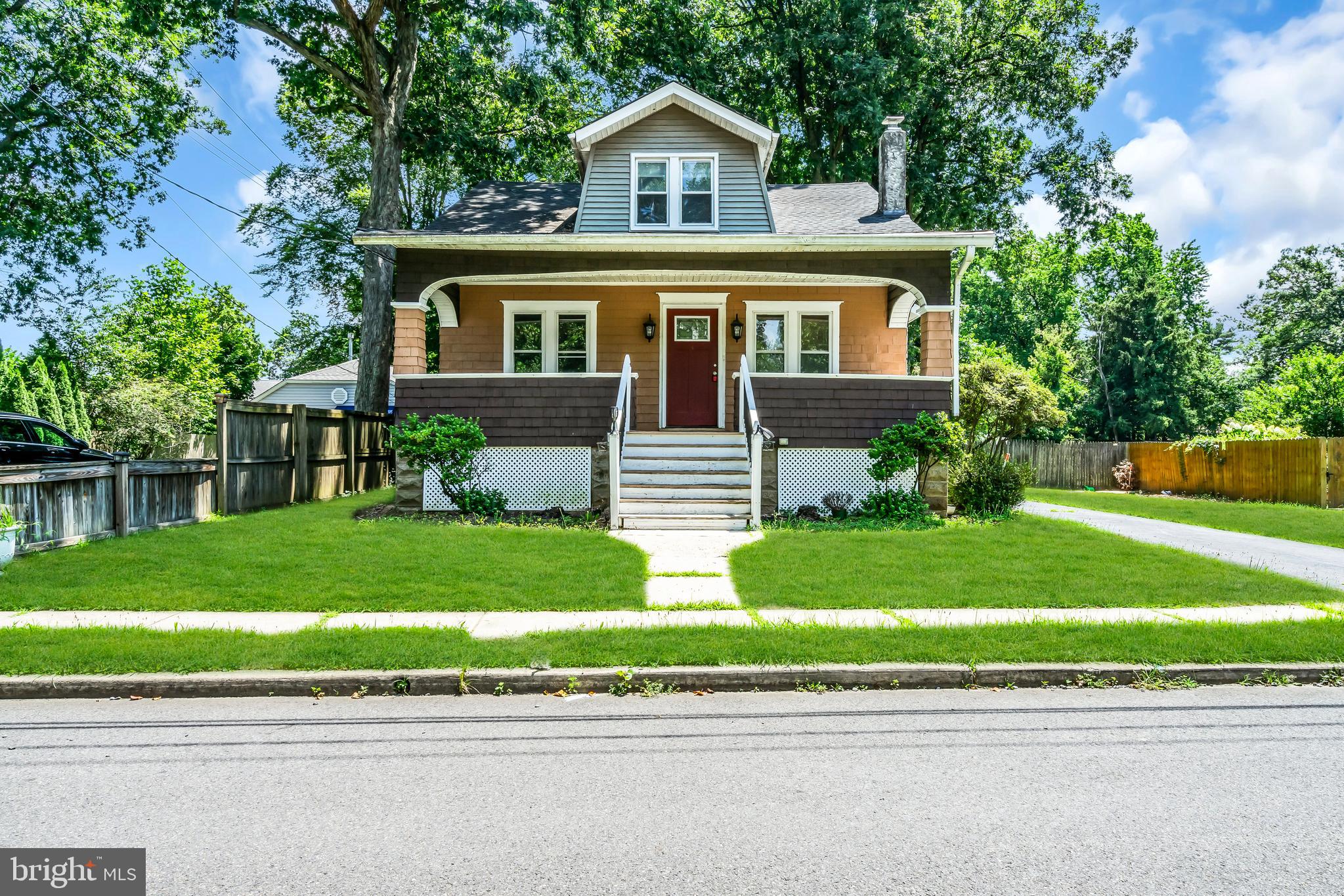 77 WOODLAND AVENUE