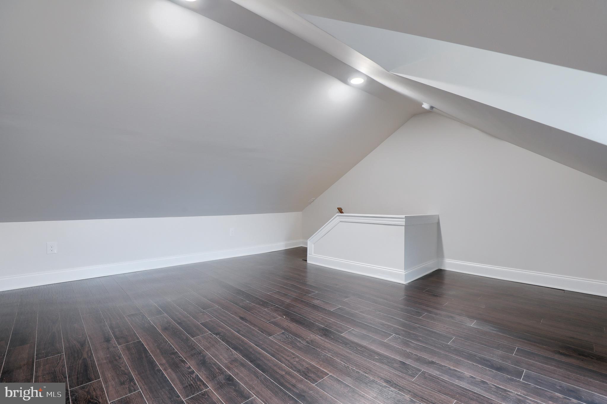 SOUTH LANCASTER - Residential