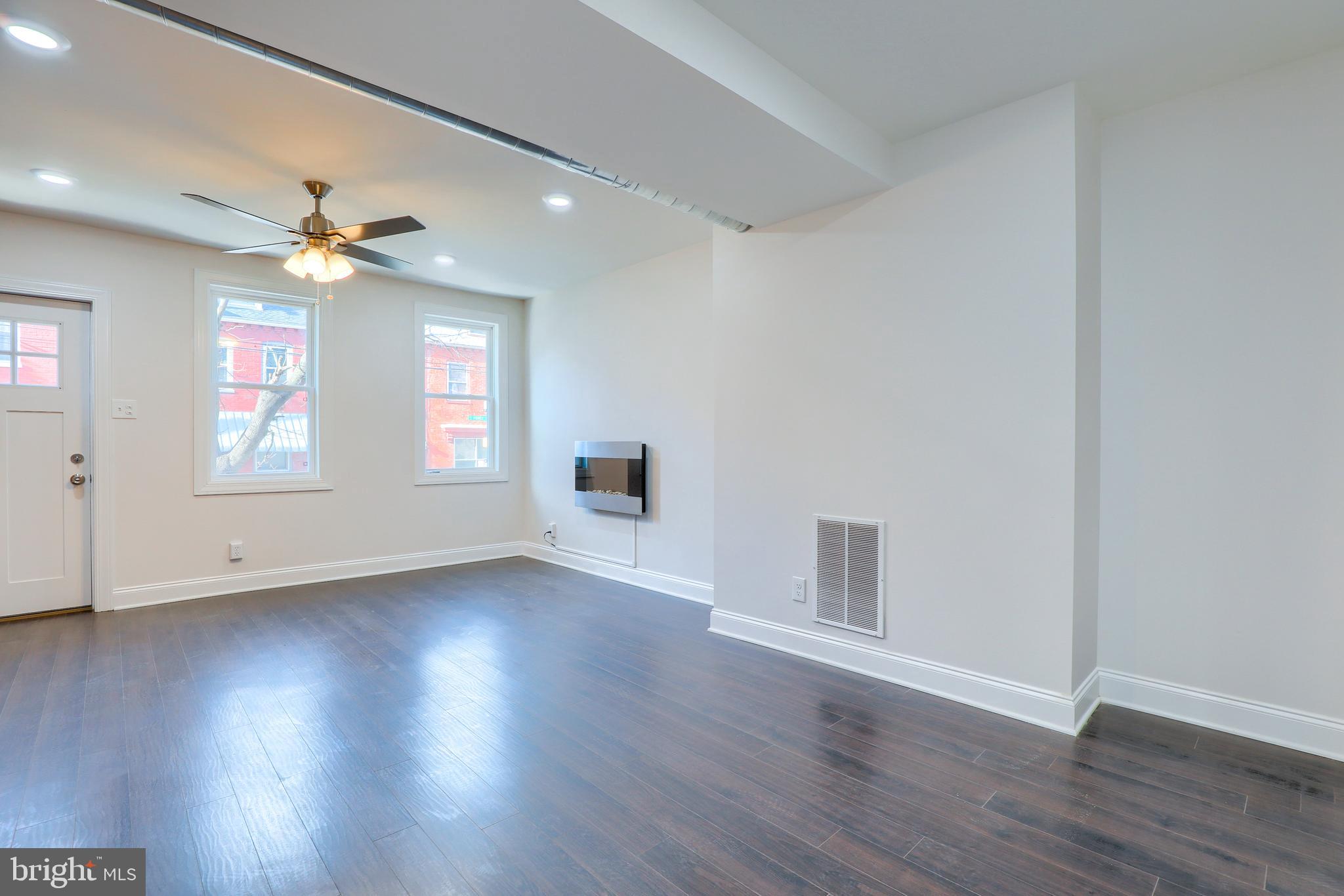 SOUTH LANCASTER - Residential