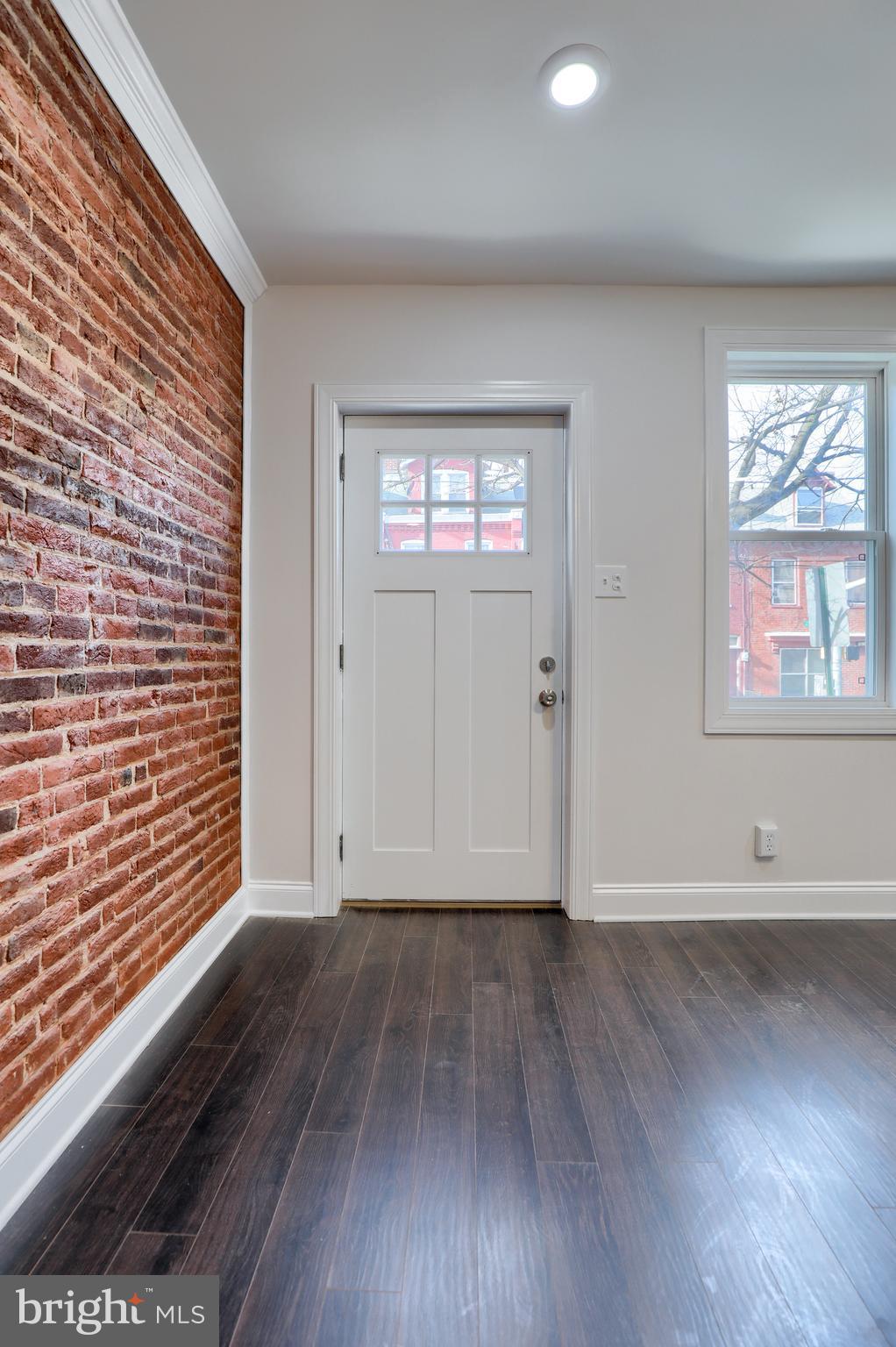 SOUTH LANCASTER - Residential