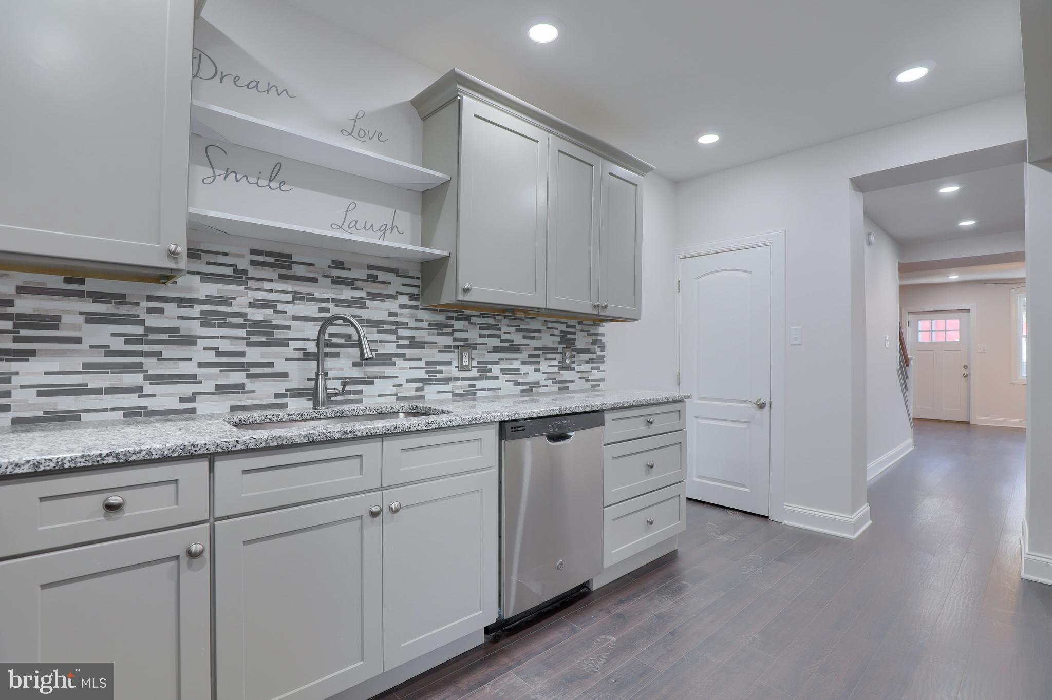 SOUTH LANCASTER - Residential