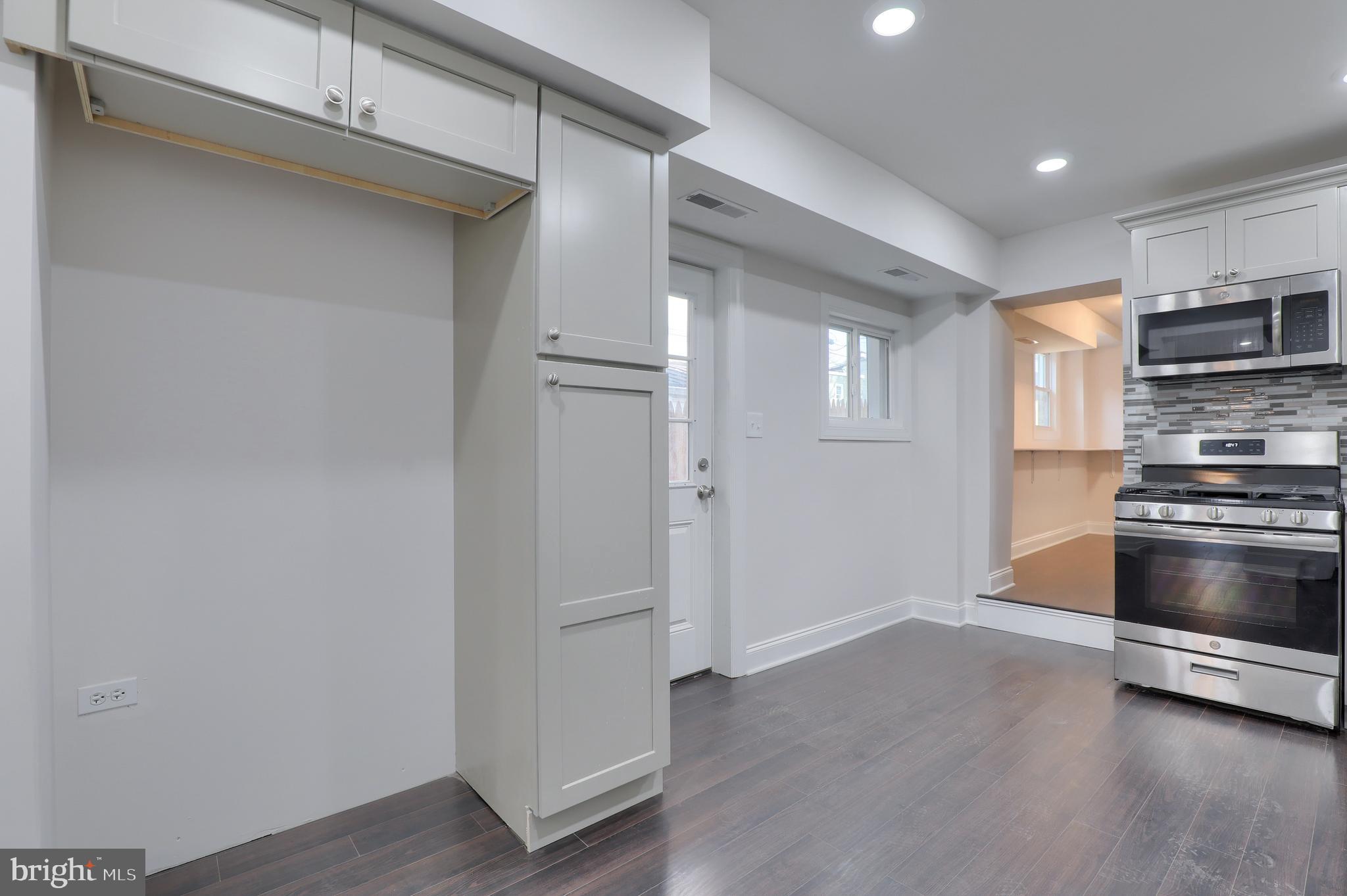 SOUTH LANCASTER - Residential