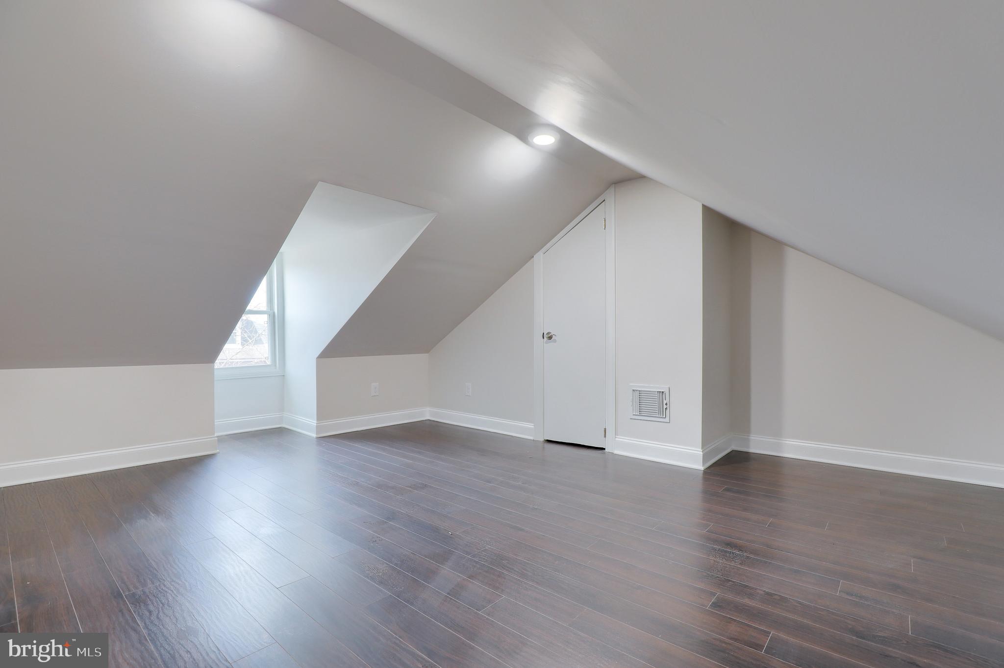 SOUTH LANCASTER - Residential