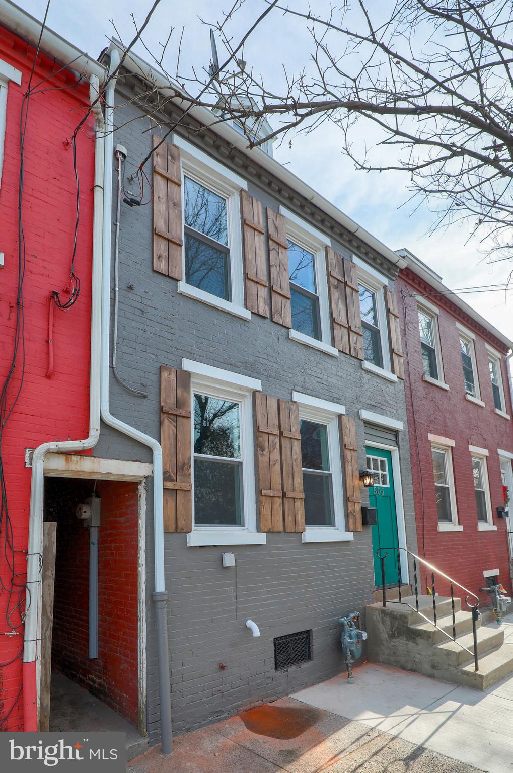 SOUTH LANCASTER - Residential