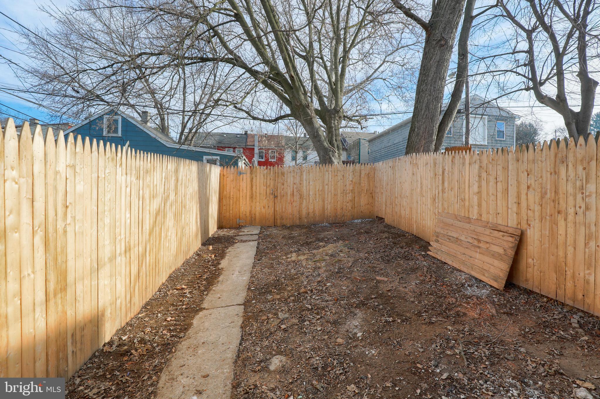 SOUTH LANCASTER - Residential