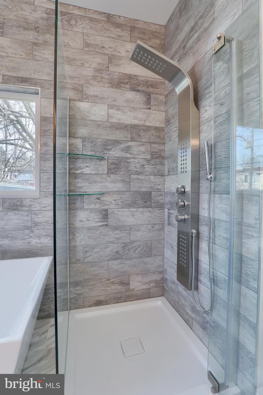 SOUTH LANCASTER - Residential