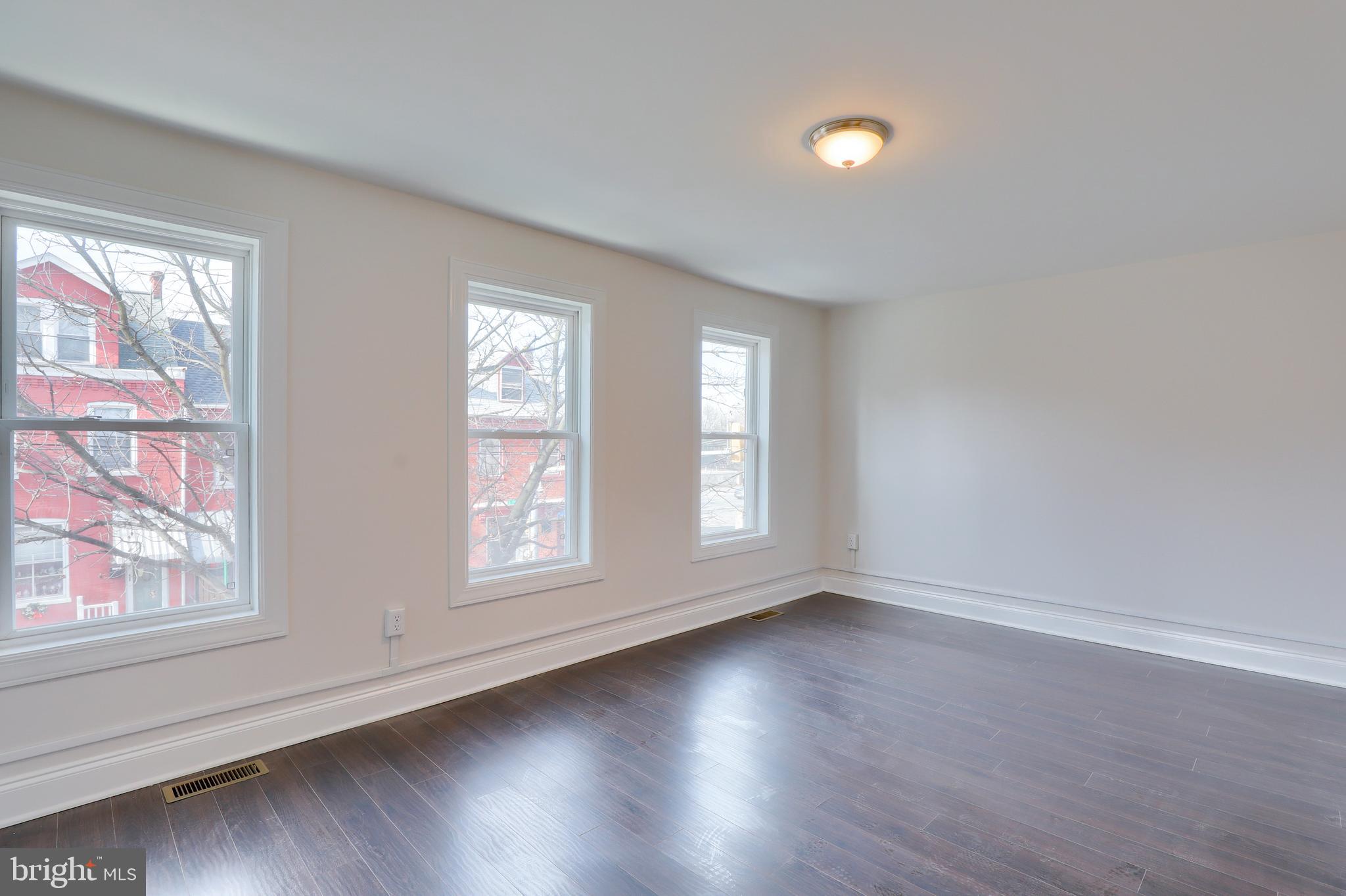 SOUTH LANCASTER - Residential