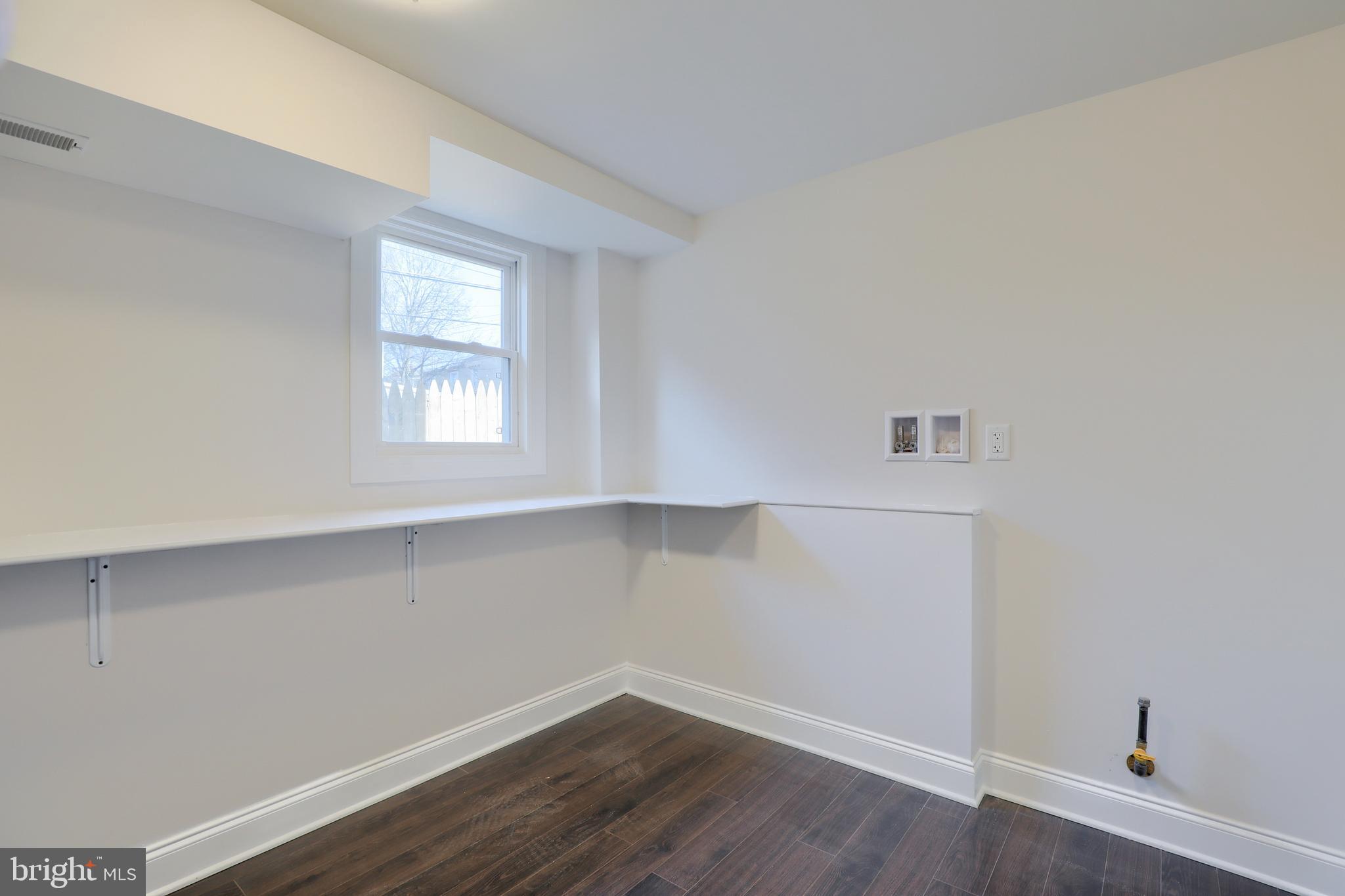 SOUTH LANCASTER - Residential