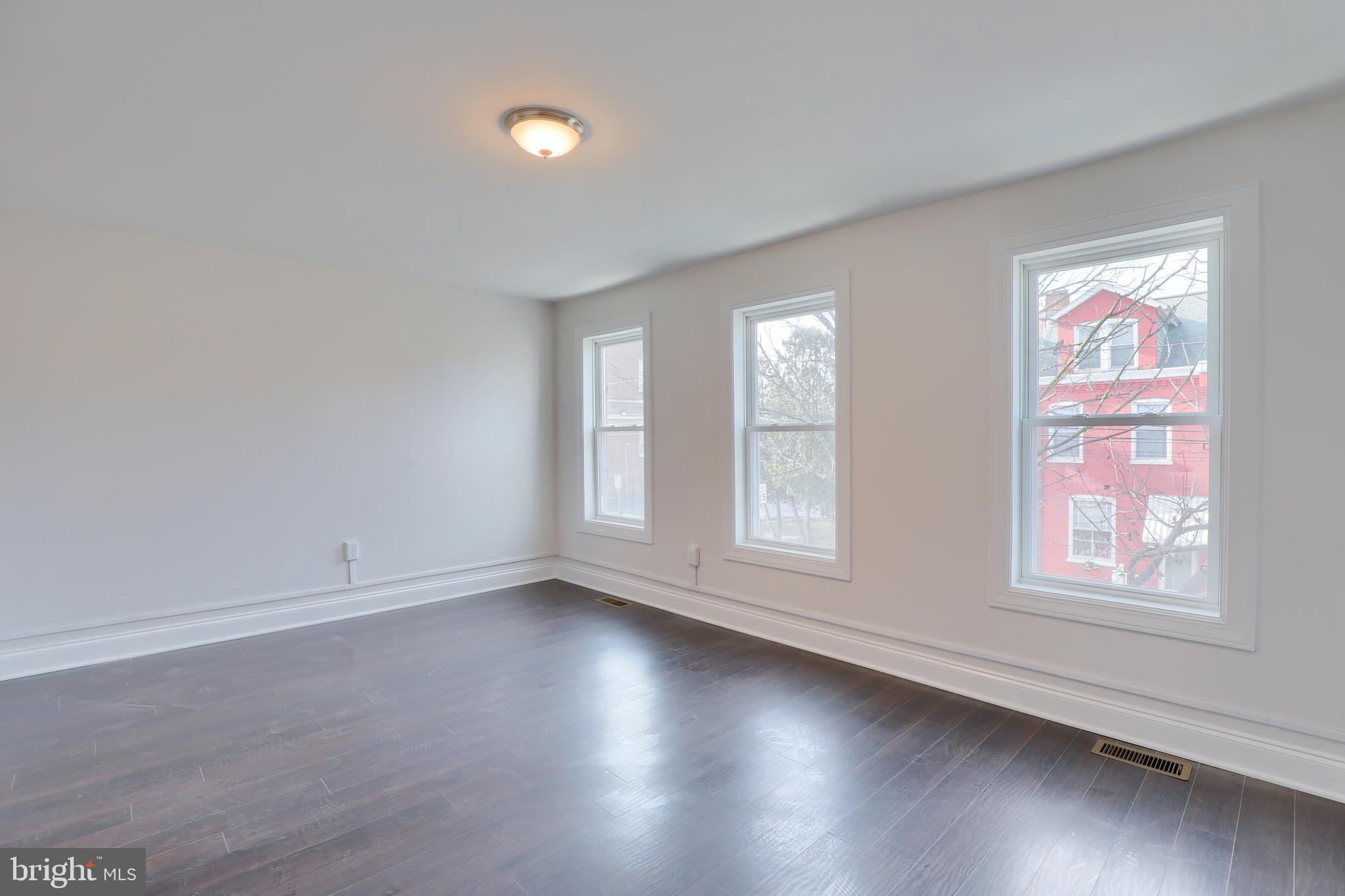 SOUTH LANCASTER - Residential