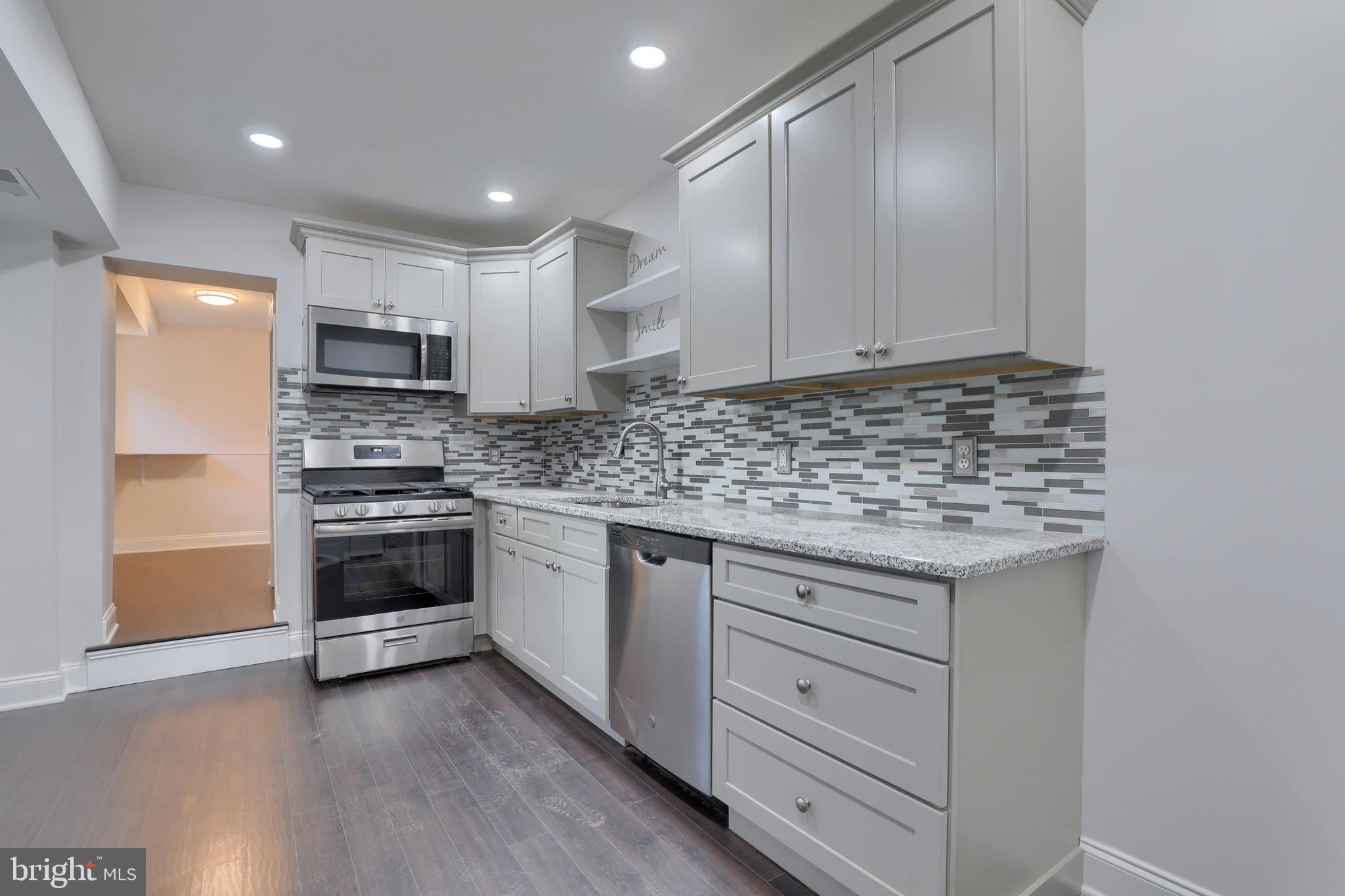 SOUTH LANCASTER - Residential