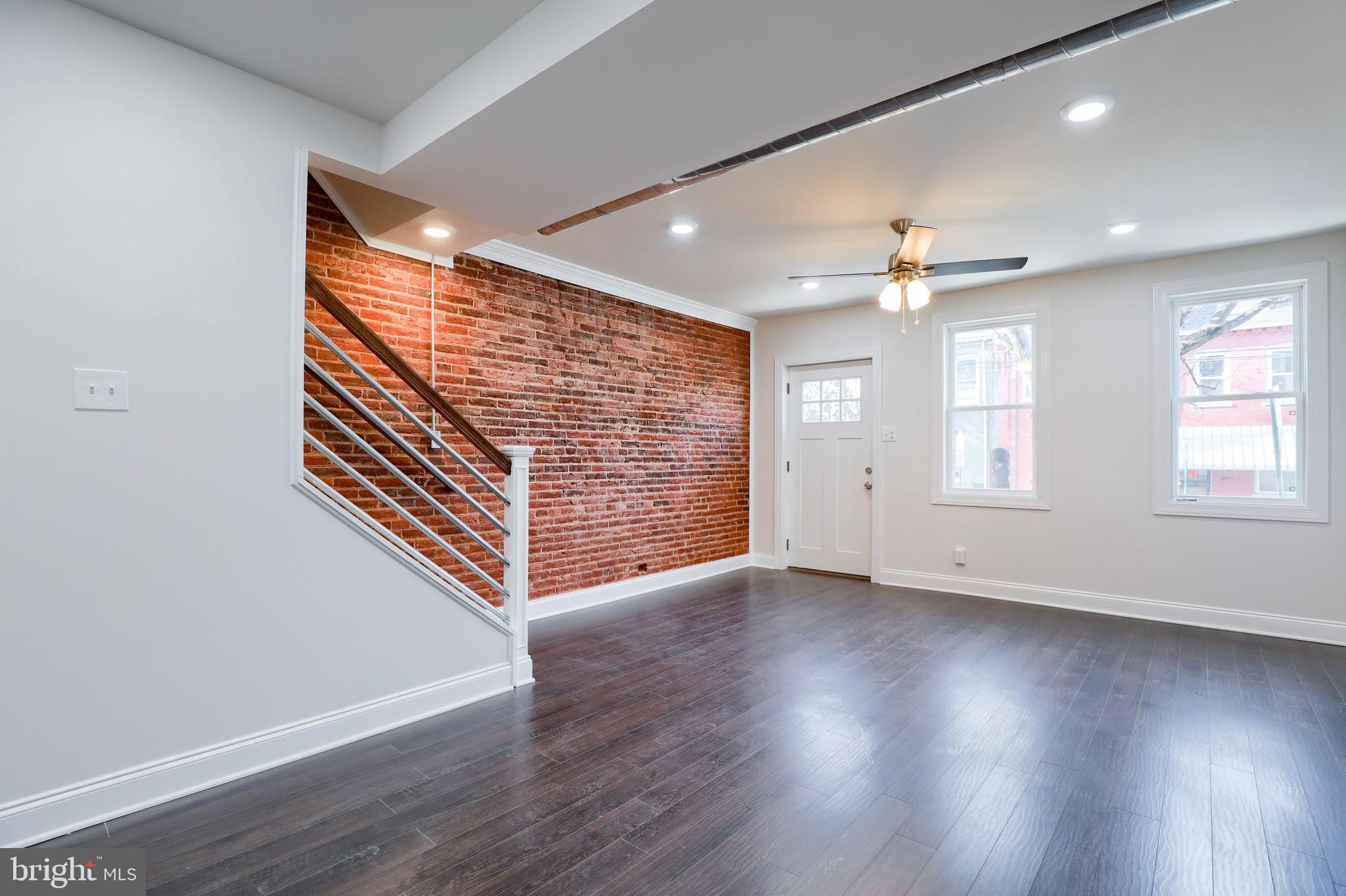 SOUTH LANCASTER - Residential