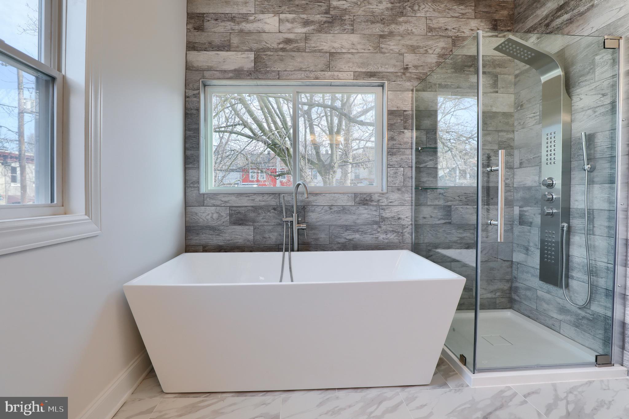 SOUTH LANCASTER - Residential