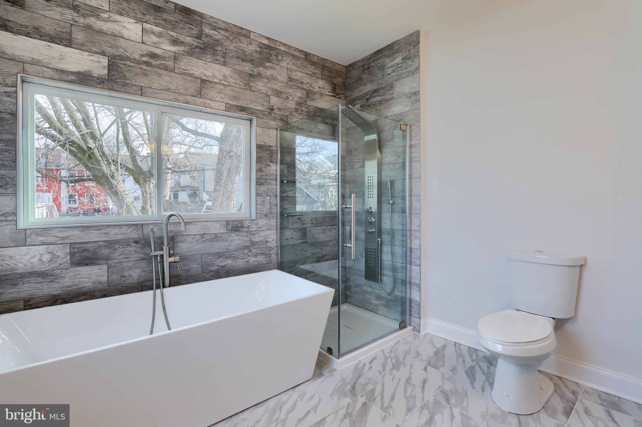 SOUTH LANCASTER - Residential