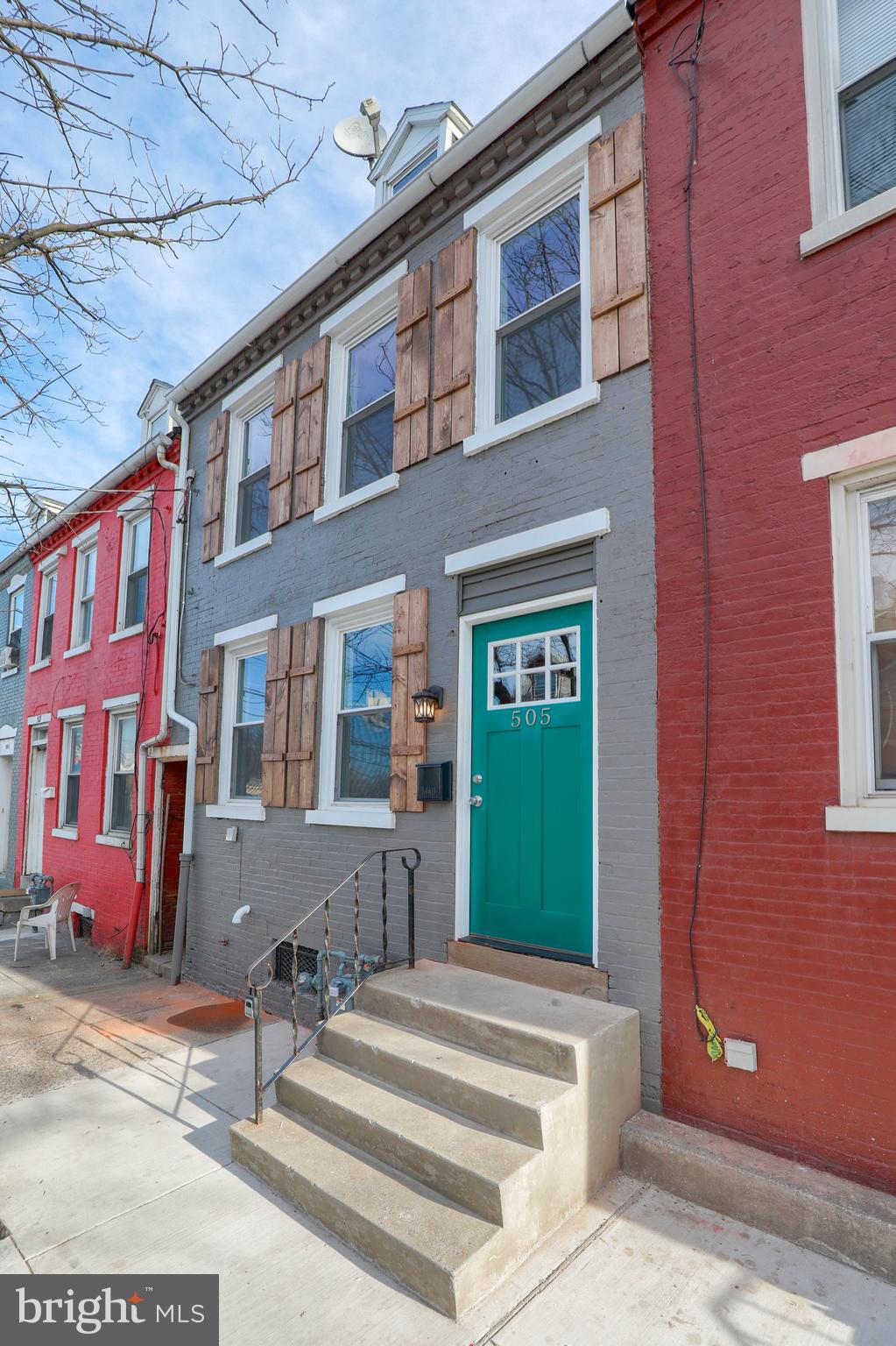 SOUTH LANCASTER - Residential