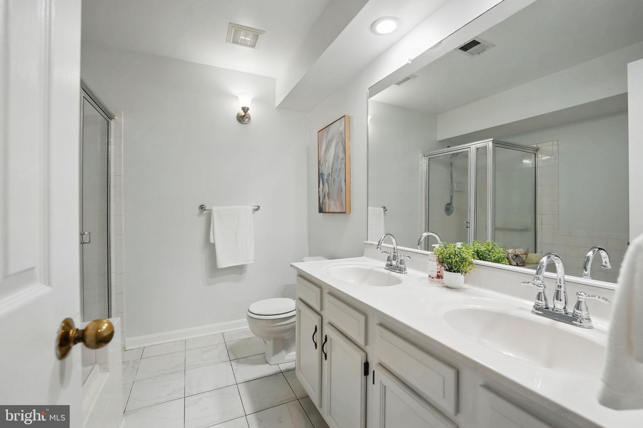 STRATFORD PLACE AT KINGS - Residential