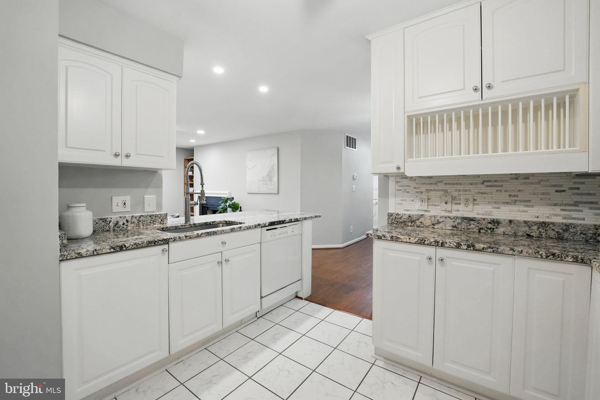 STRATFORD PLACE AT KINGS - Residential