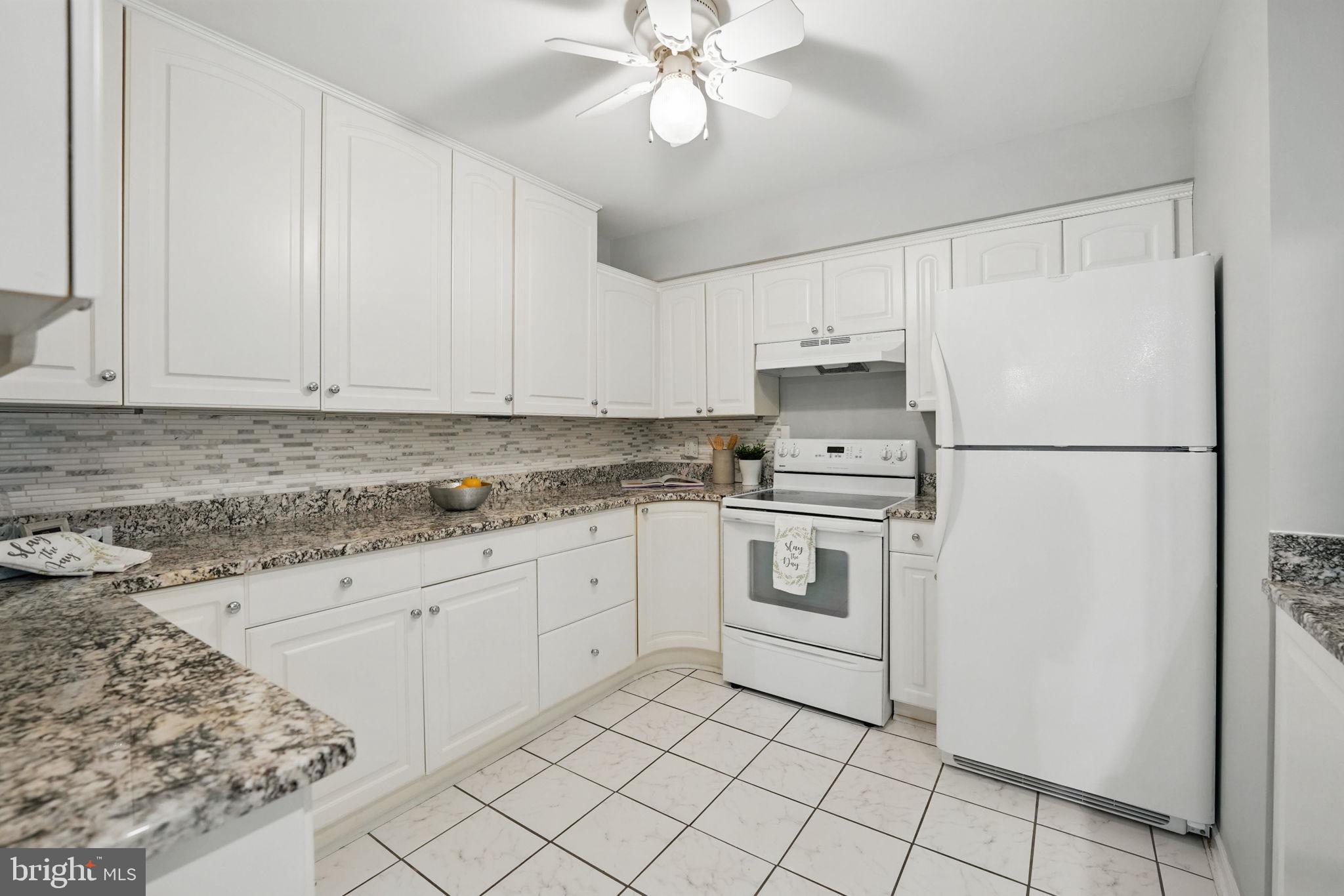 STRATFORD PLACE AT KINGS - Residential