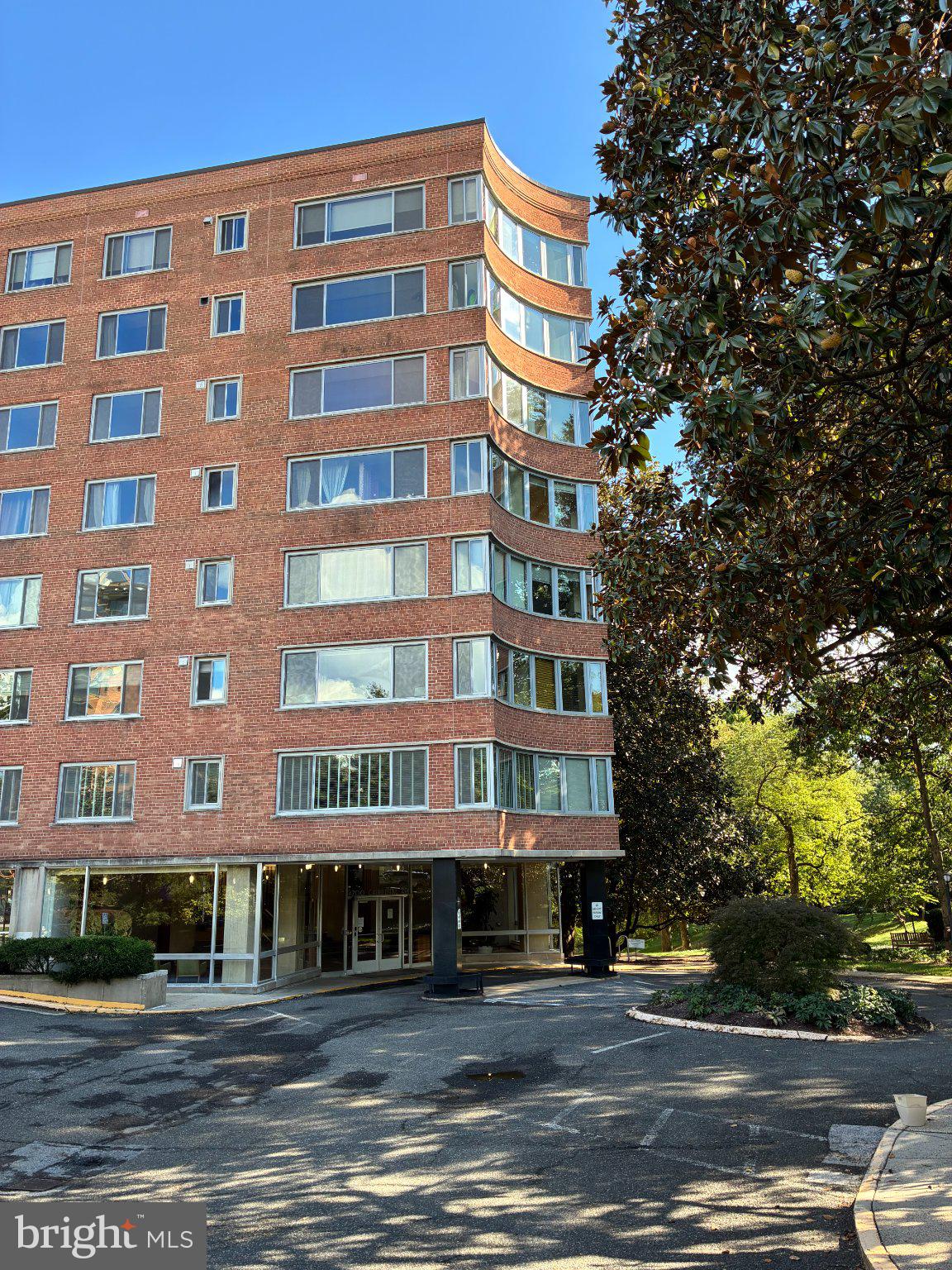 4200 CATHEDRAL AVENUE NW 819