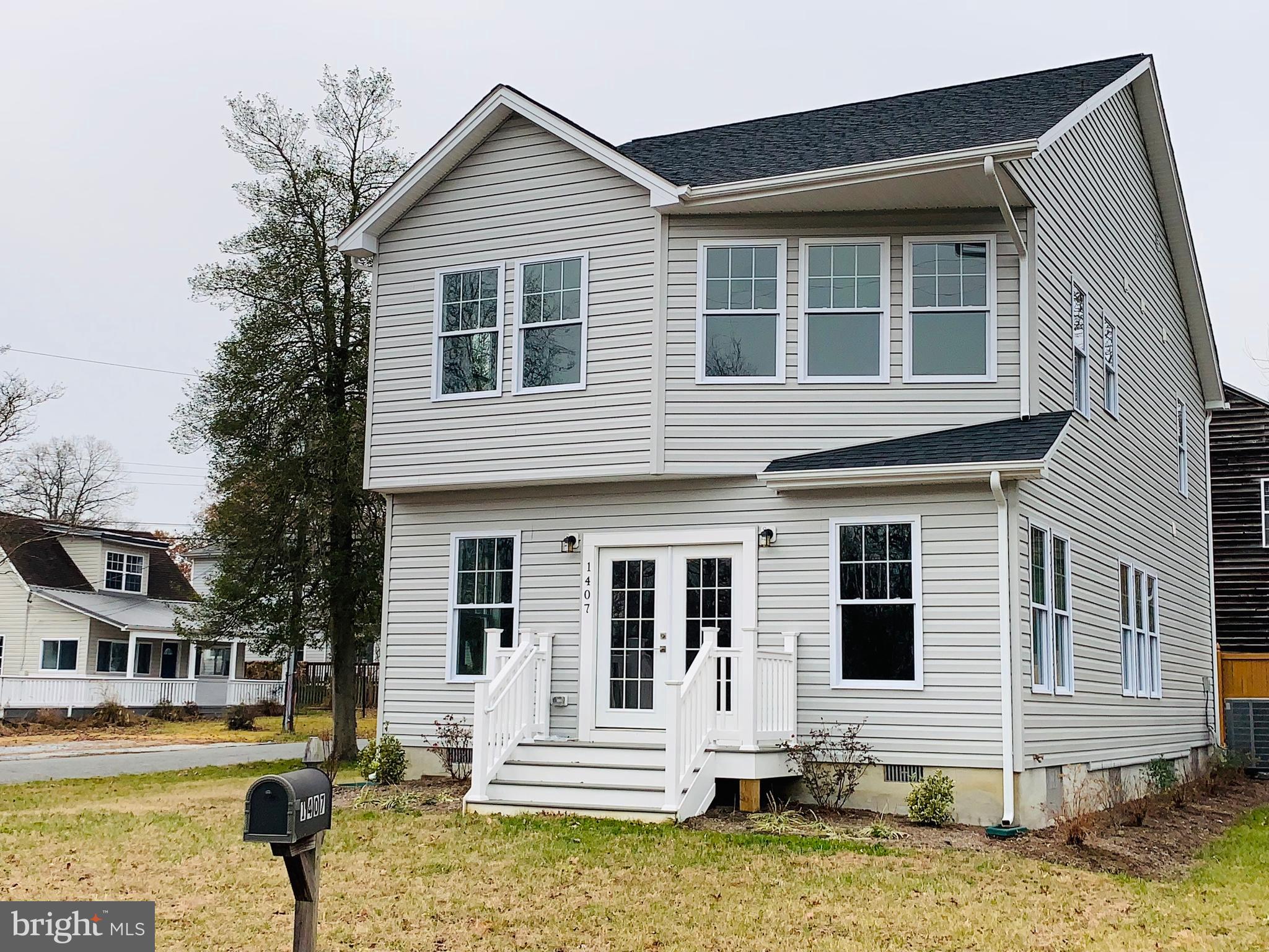 WOODLAND BEACH - Residential Lease