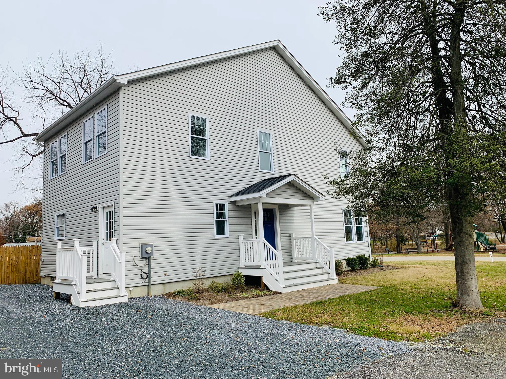 WOODLAND BEACH - Residential Lease