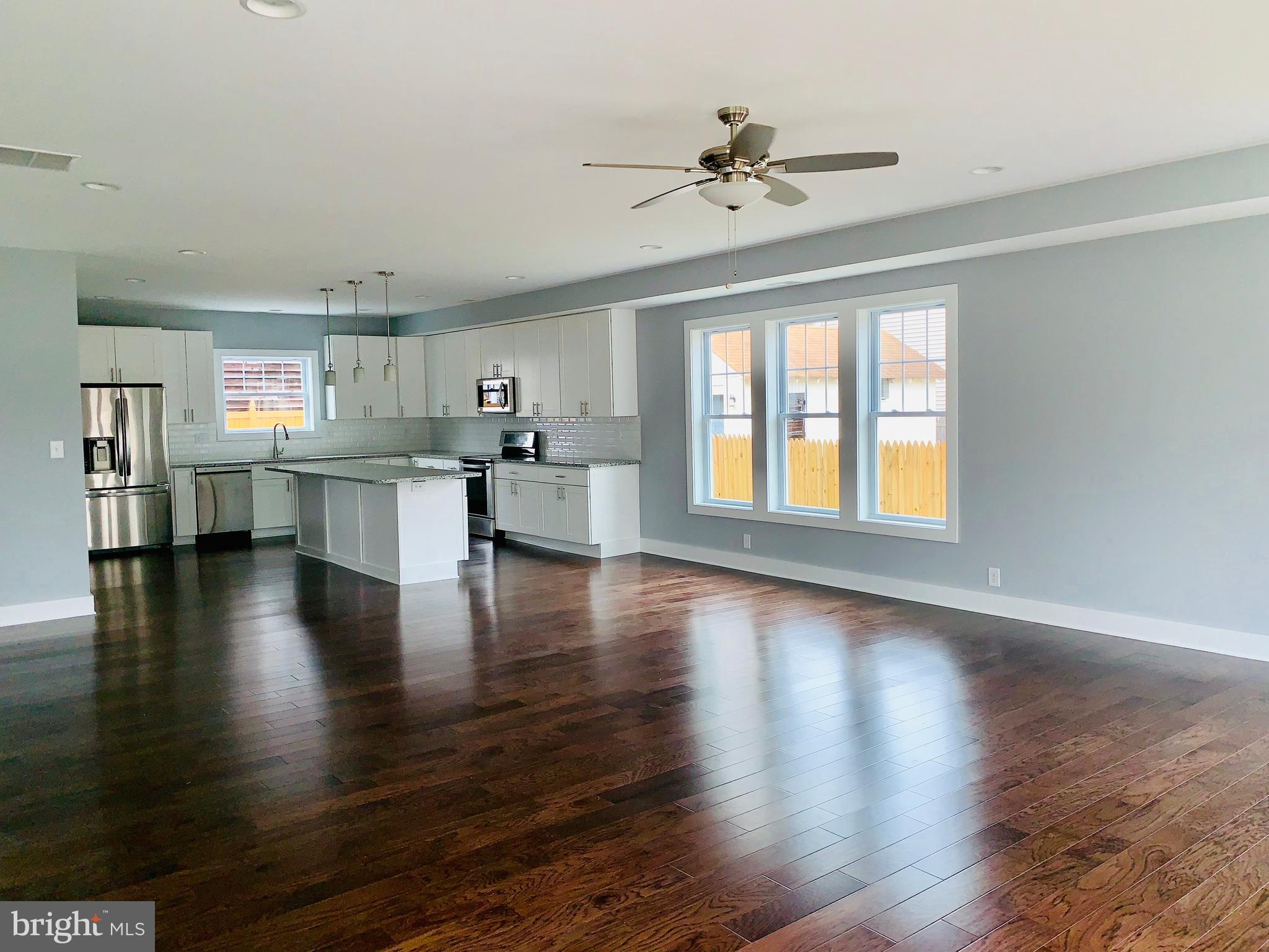 WOODLAND BEACH - Residential Lease