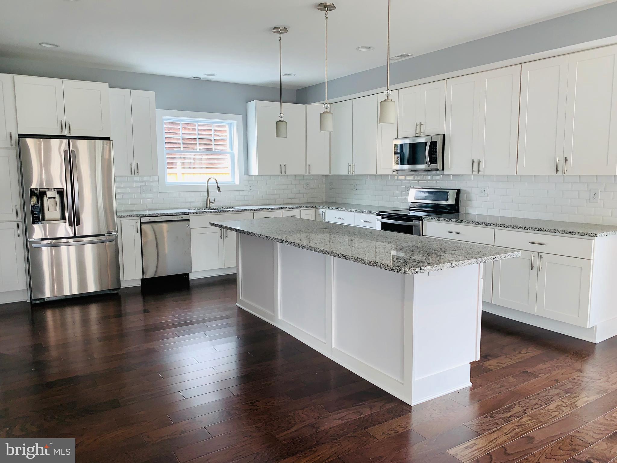 WOODLAND BEACH - Residential Lease