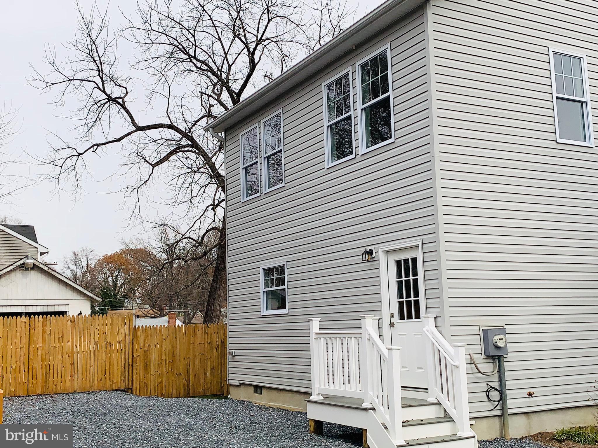 WOODLAND BEACH - Residential Lease