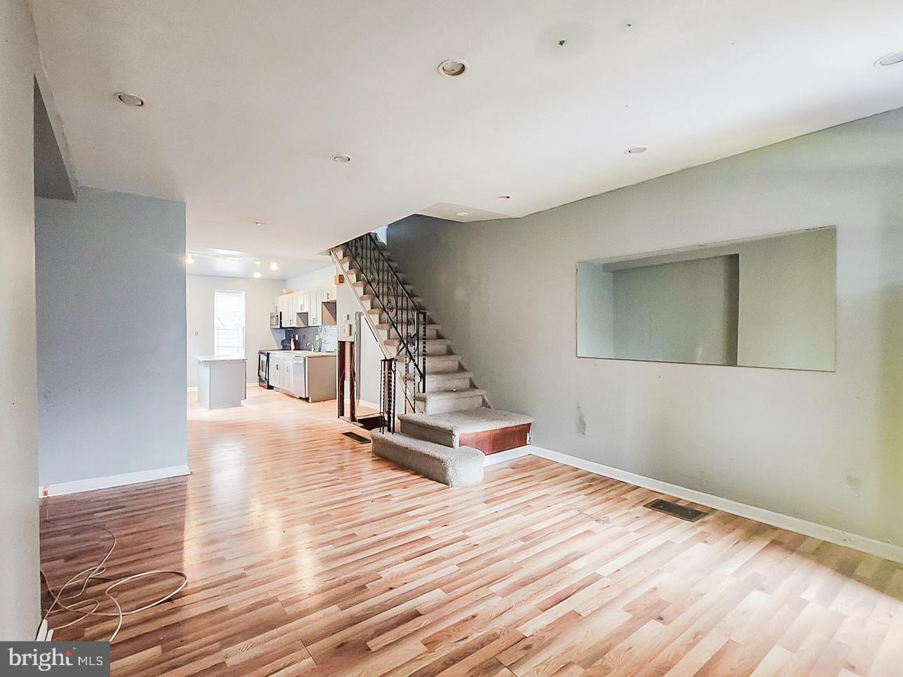 UNIVERSITY CITY - Residential