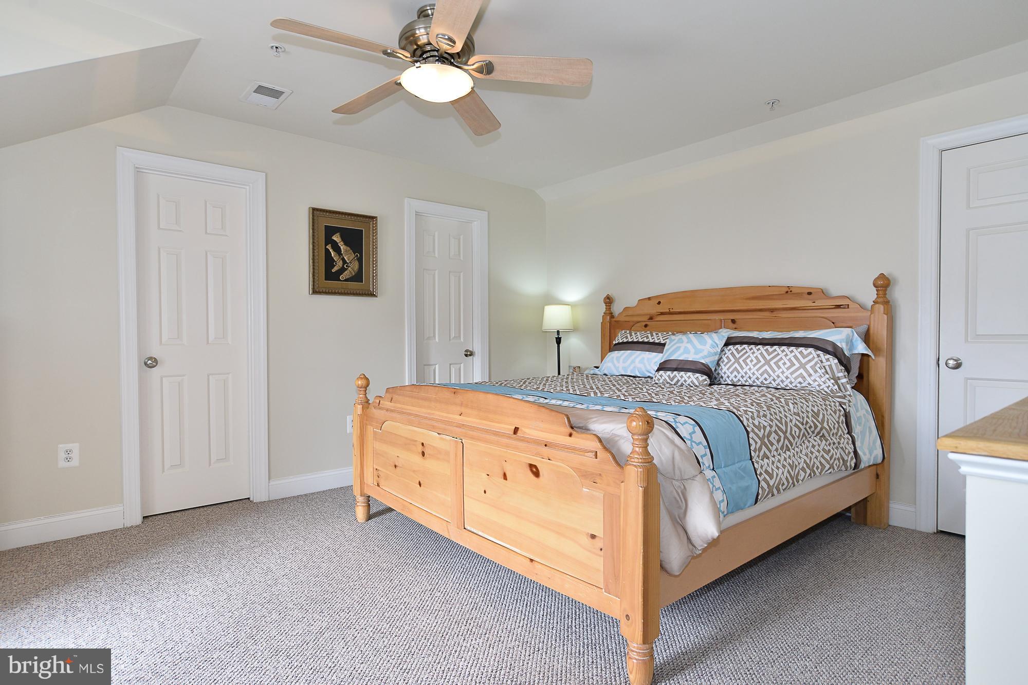 WASHINGTON SQUARE - Residential