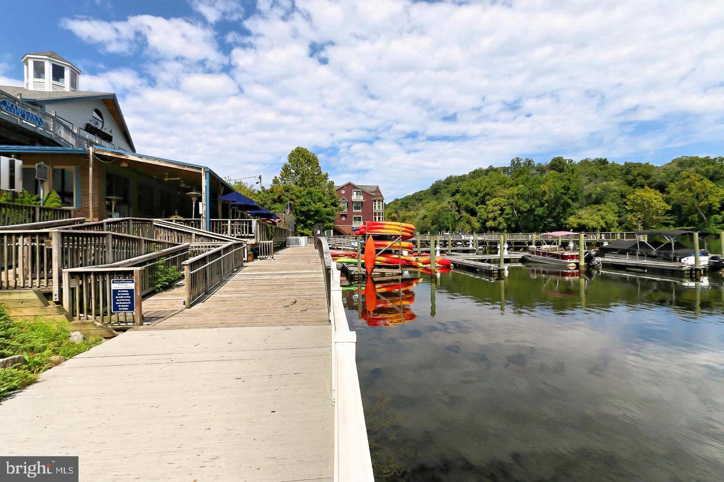 WASHINGTON SQUARE - Residential