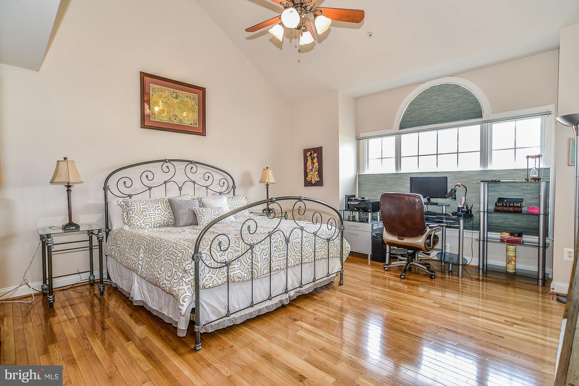 WASHINGTON SQUARE - Residential