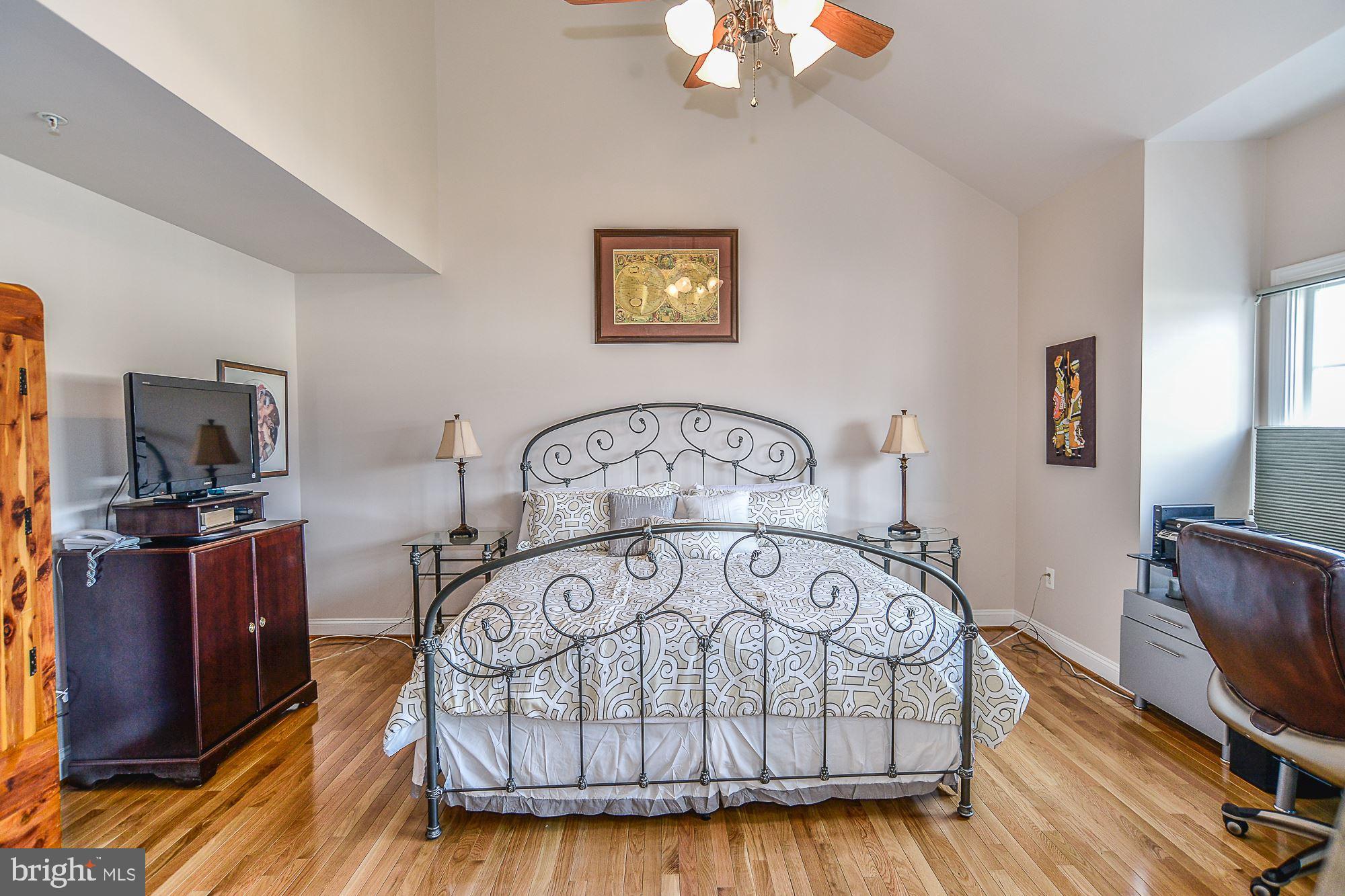 WASHINGTON SQUARE - Residential