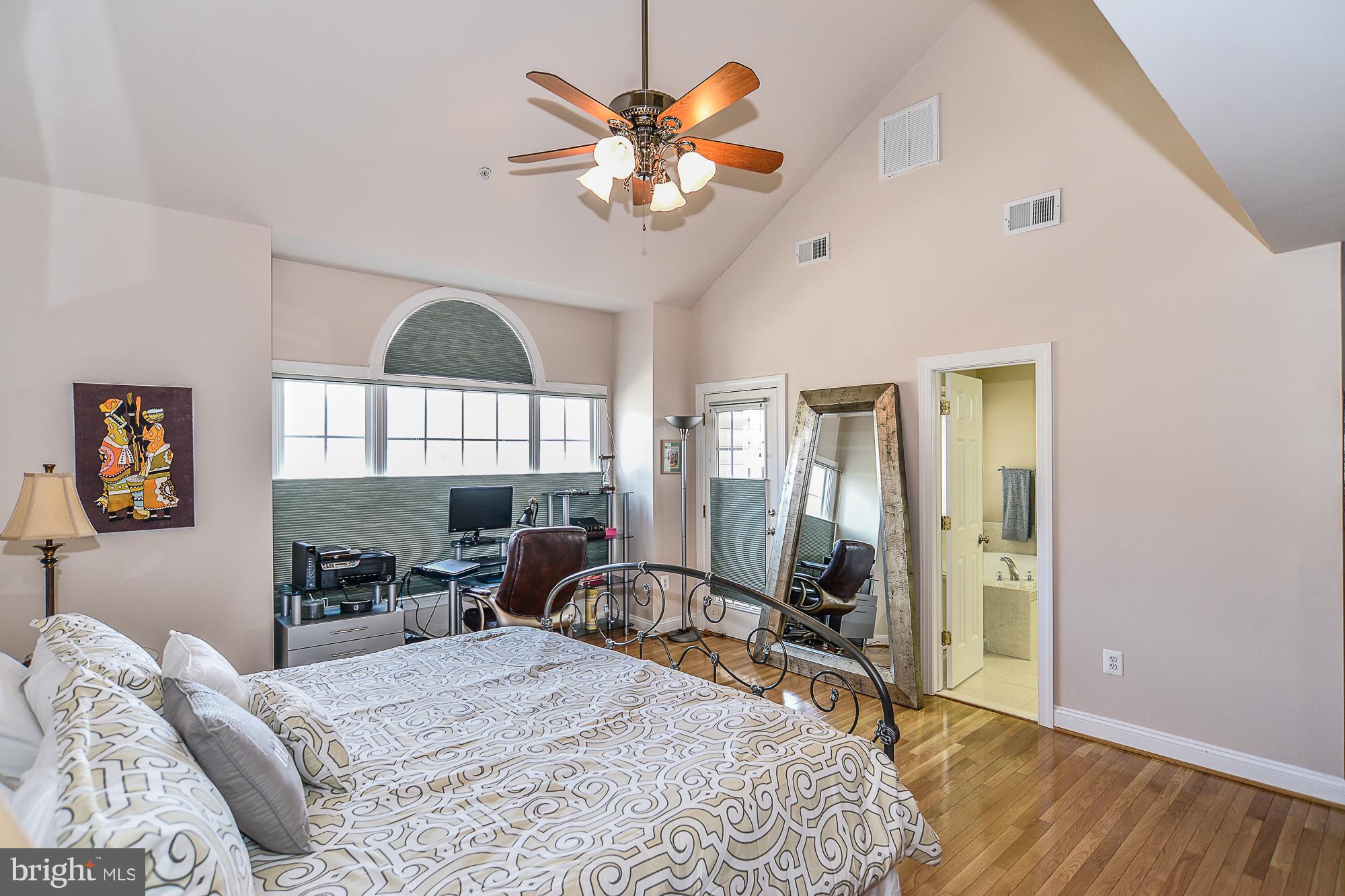 WASHINGTON SQUARE - Residential