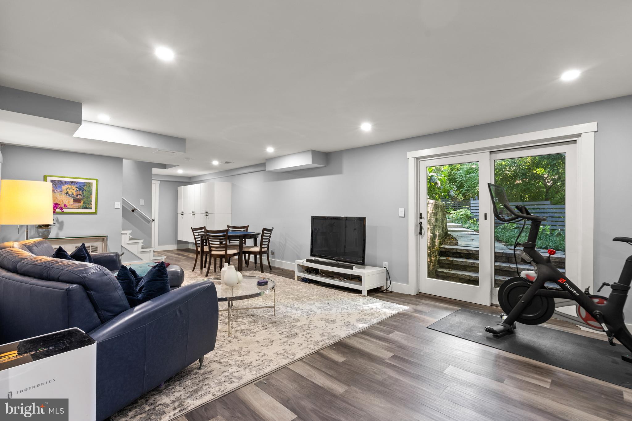 CARDEROCK SPRINGS - Residential