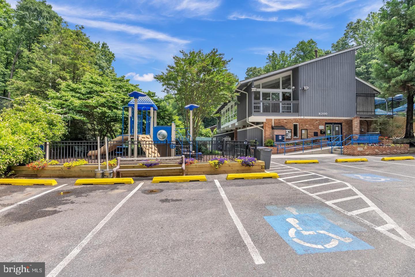 CARDEROCK SPRINGS - Residential