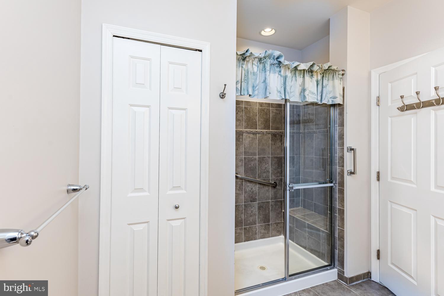 HEARTHSTONE AT VILLAGE CREST CONDOMINIUMS - Residential