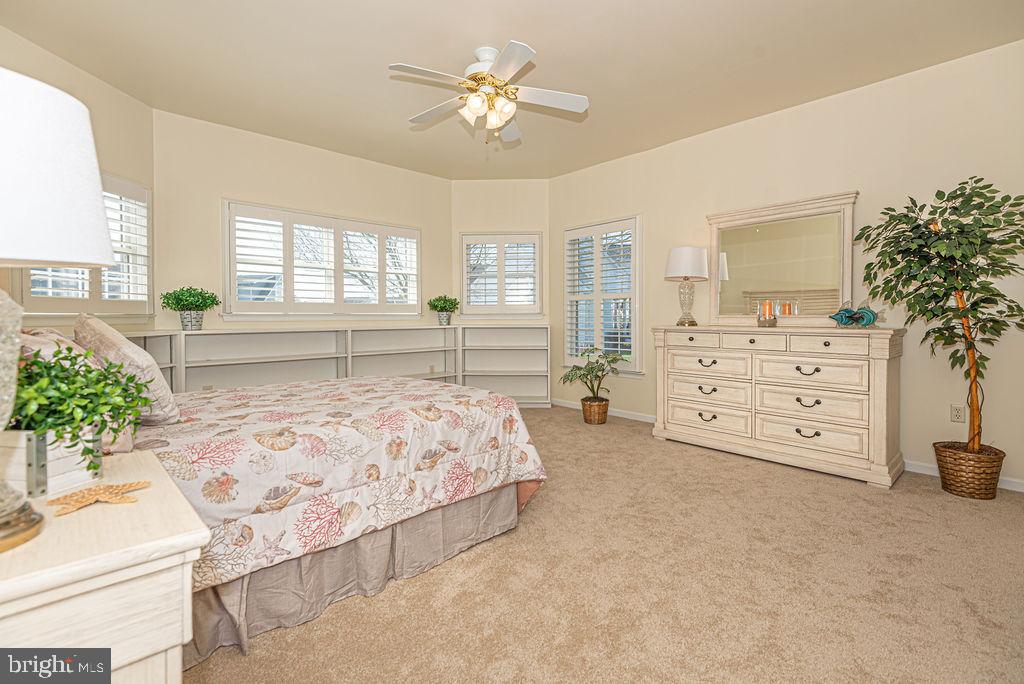 HENRYS GREEN - Residential