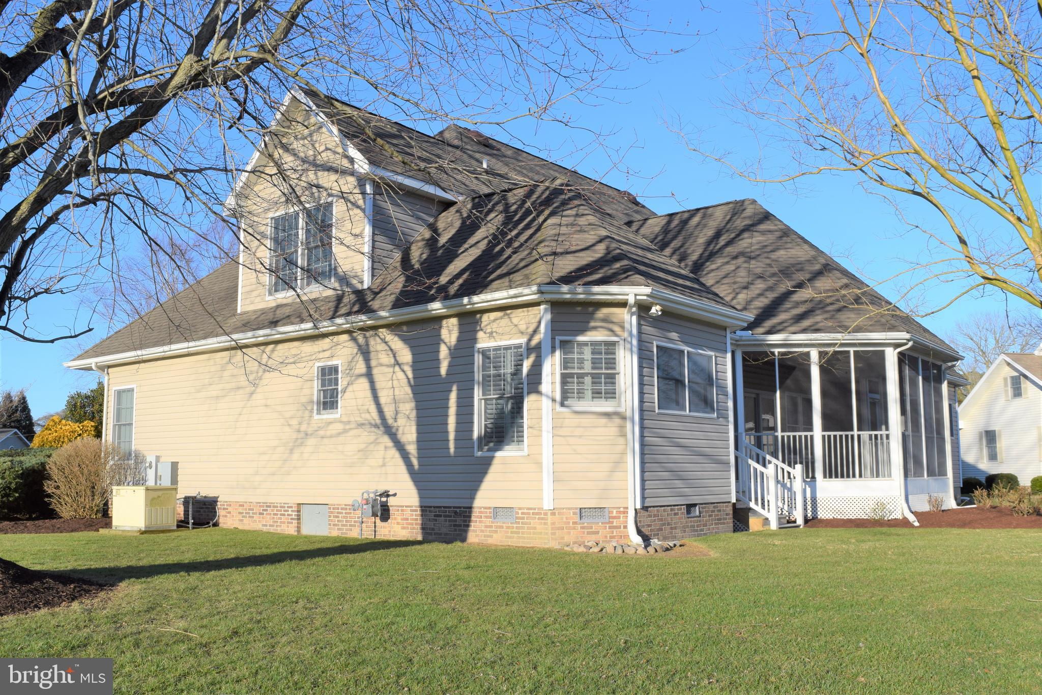 HENRYS GREEN - Residential