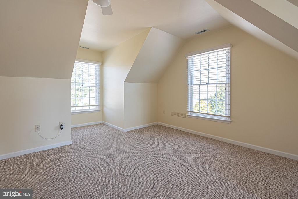 HENRYS GREEN - Residential