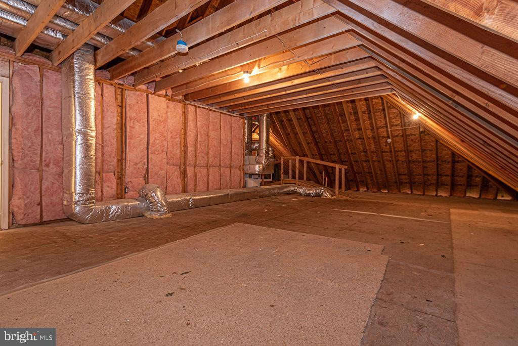 HENRYS GREEN - Residential