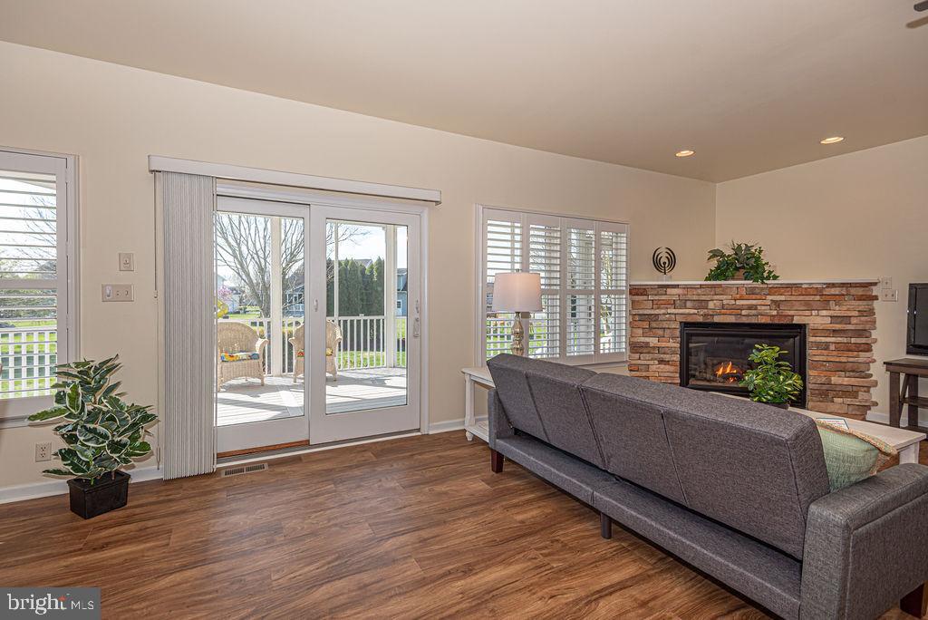 HENRYS GREEN - Residential