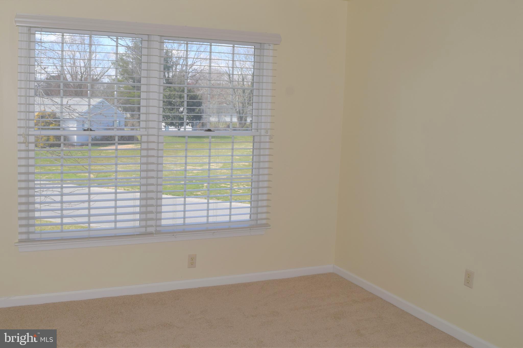 HENRYS GREEN - Residential