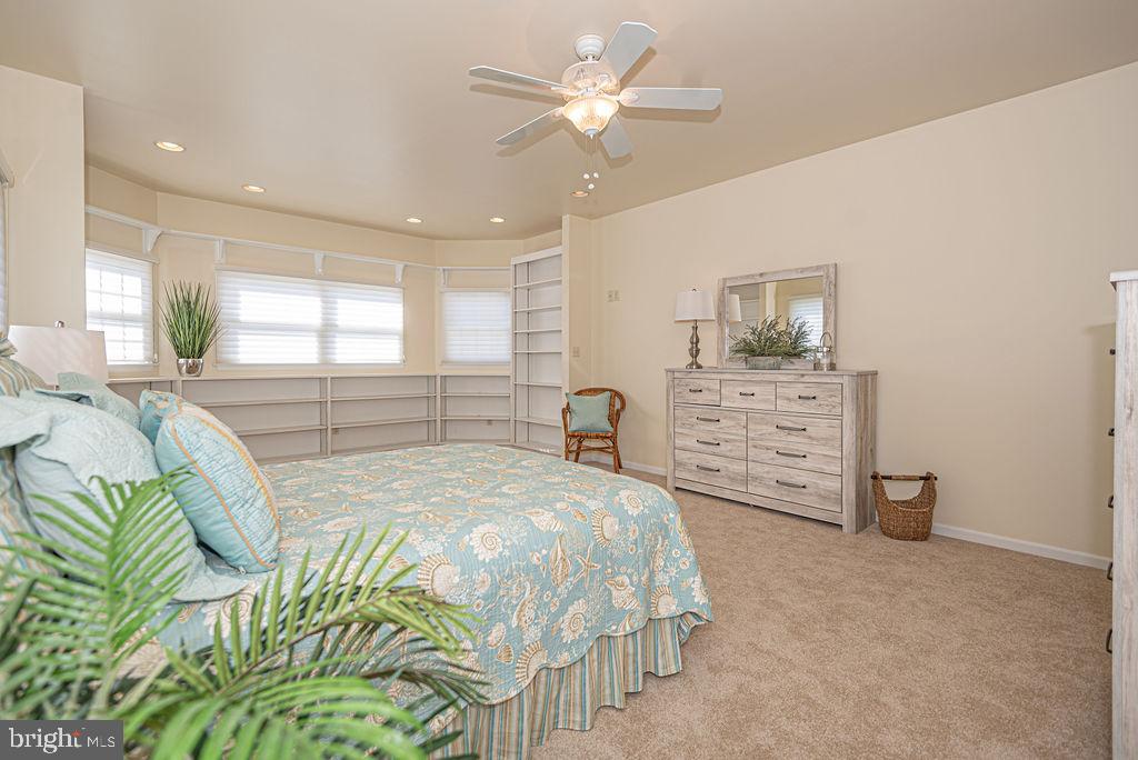 HENRYS GREEN - Residential