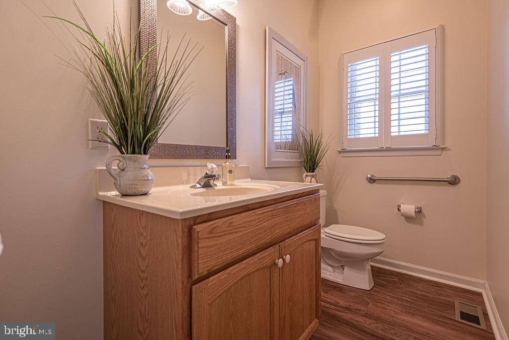 HENRYS GREEN - Residential