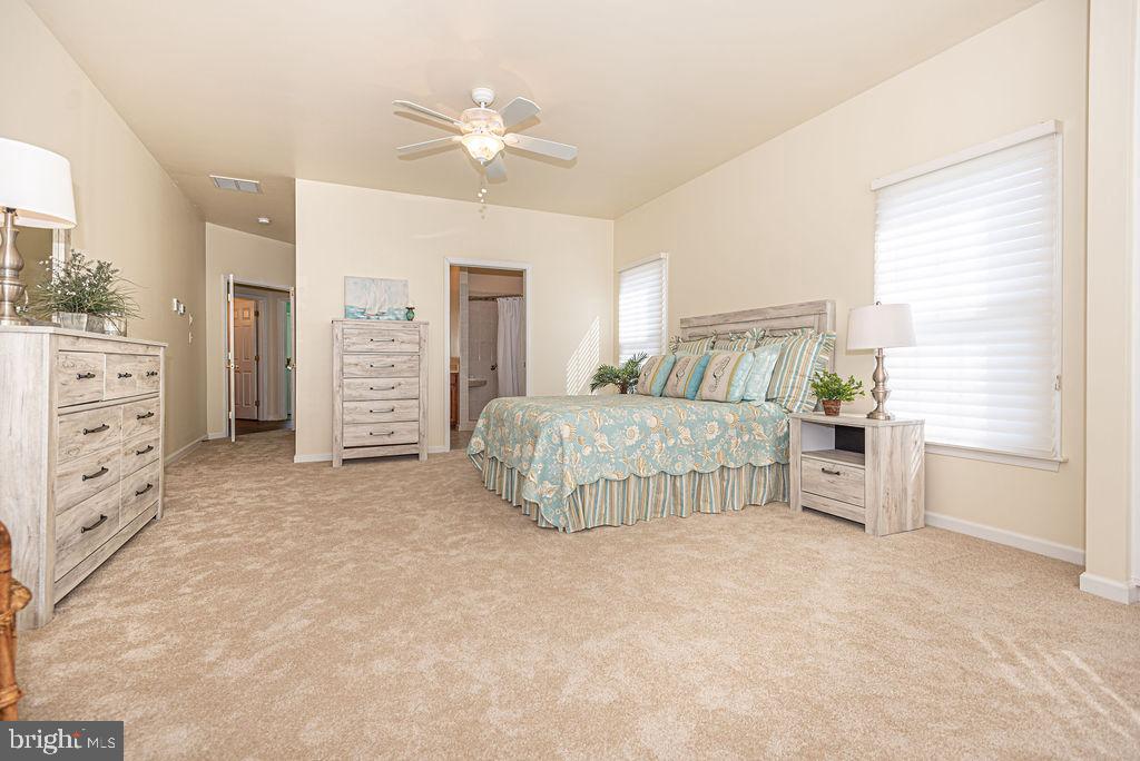 HENRYS GREEN - Residential