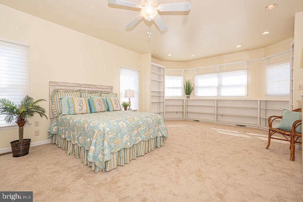 HENRYS GREEN - Residential